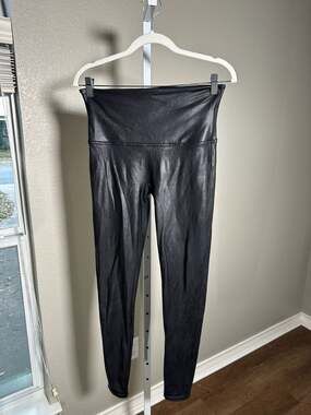 Spanx Faux Leather Leggings in Black Size XL